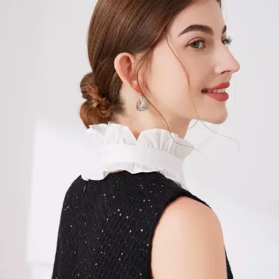 Faux col détachable à volants et boutons, femme – image 3