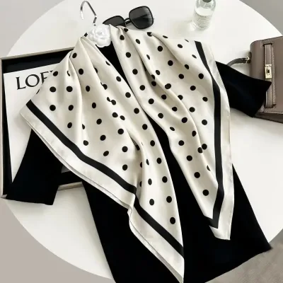 Foulard femme en chiffon à pois noirs et blancs