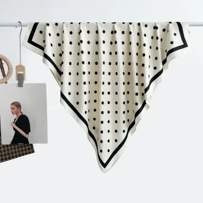 Foulard femme en chiffon à pois noirs et blancs – image 3