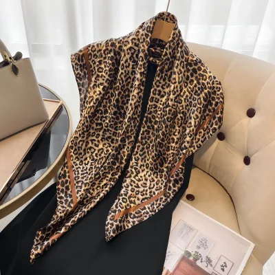 Foulard imprimé léopard en polyester, femme